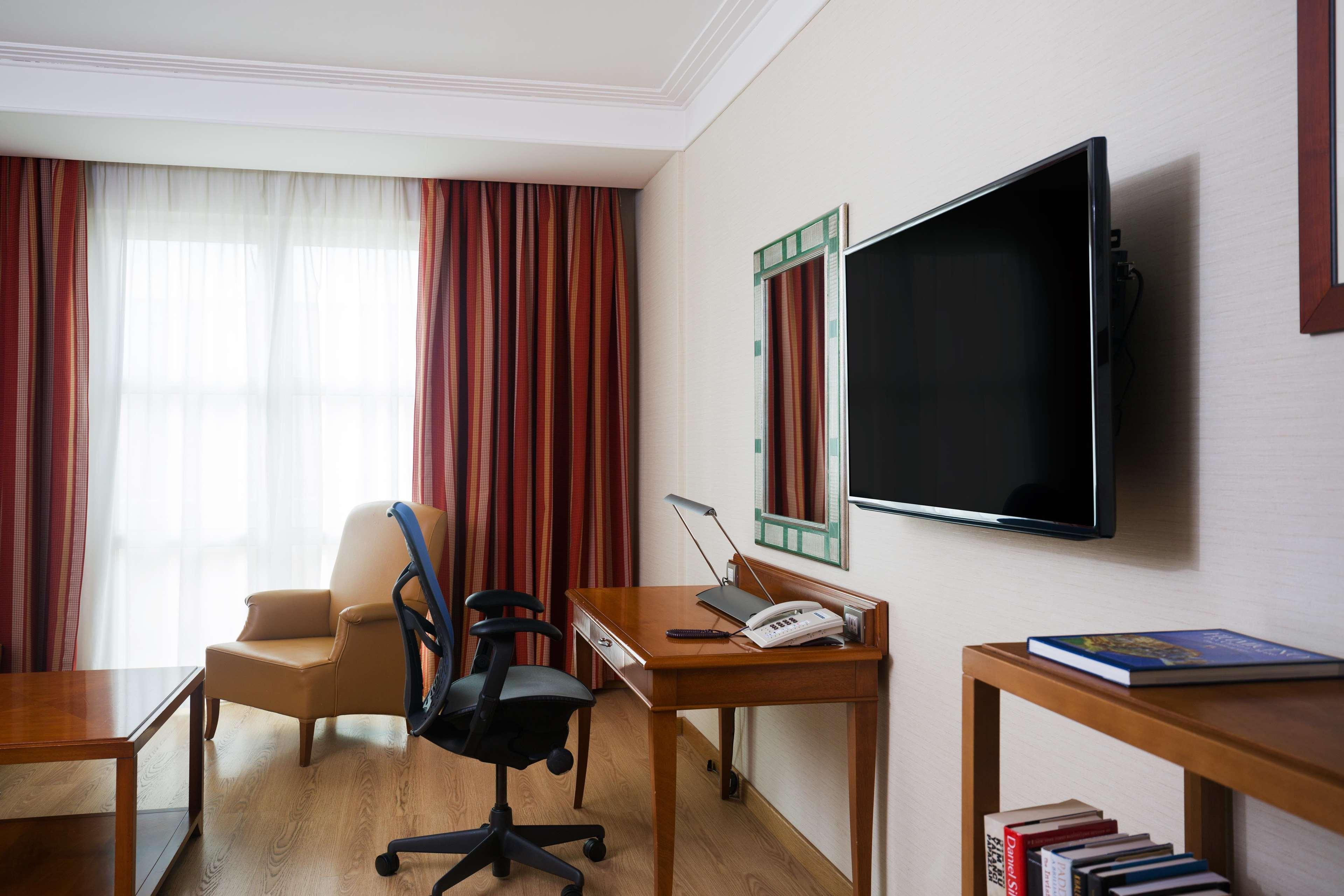 Hotel Hilton Rome Airport 4*