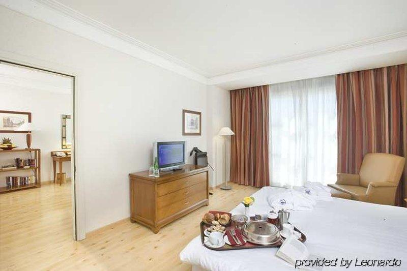 Hilton Rome Airport 4*